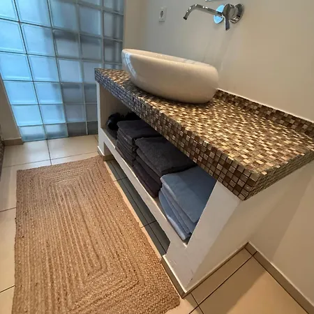 92sqm - Modern 2 Bedroom